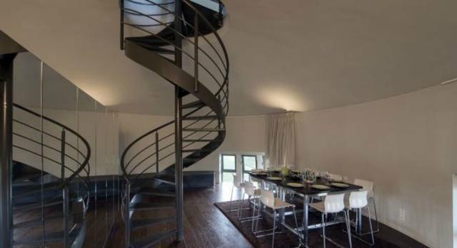 小伙花30万买下破水塔,被人嘲笑也不恼,爆改全景房竟值1500万