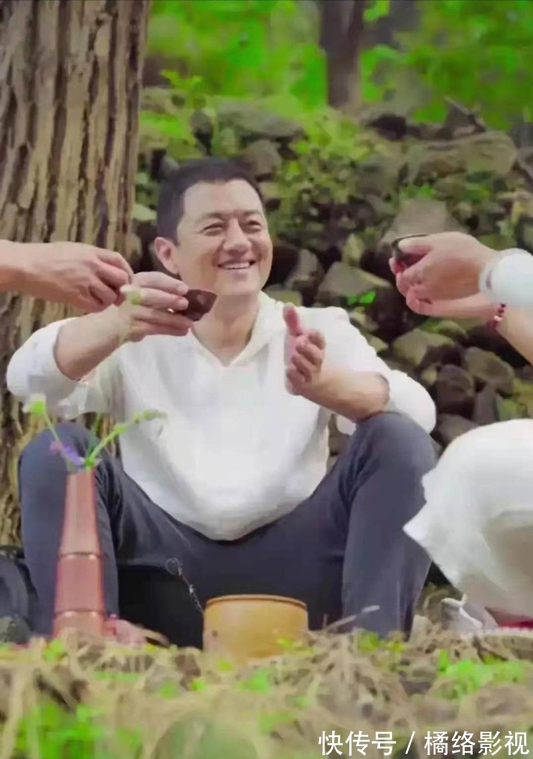 影视剧|李亚鹏模仿李子柒拍视频,纳布鞋、种萝卜,网友质疑挖走她的墙角