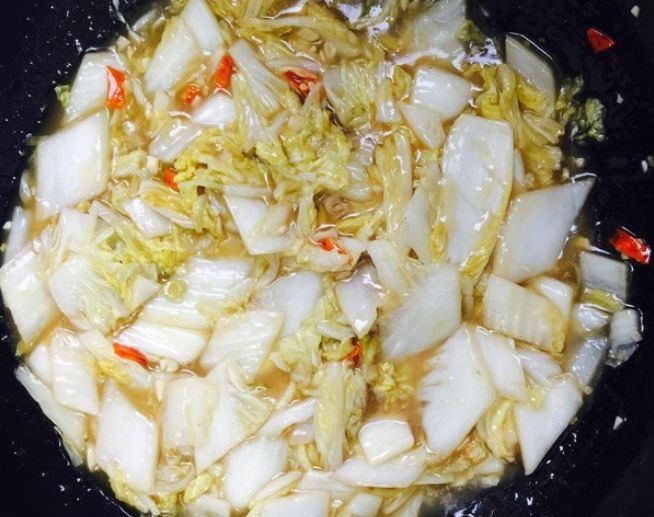 做醋溜白菜，什么时间放醋很重要，牢记这一点，口感好味道正宗