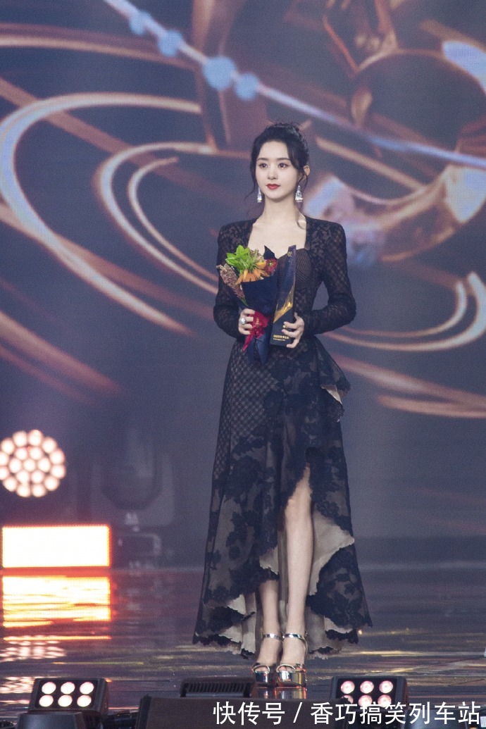 赵丽颖录节目沉默寡言状态差,何炅耿直提醒:麻烦偶尔说几句话