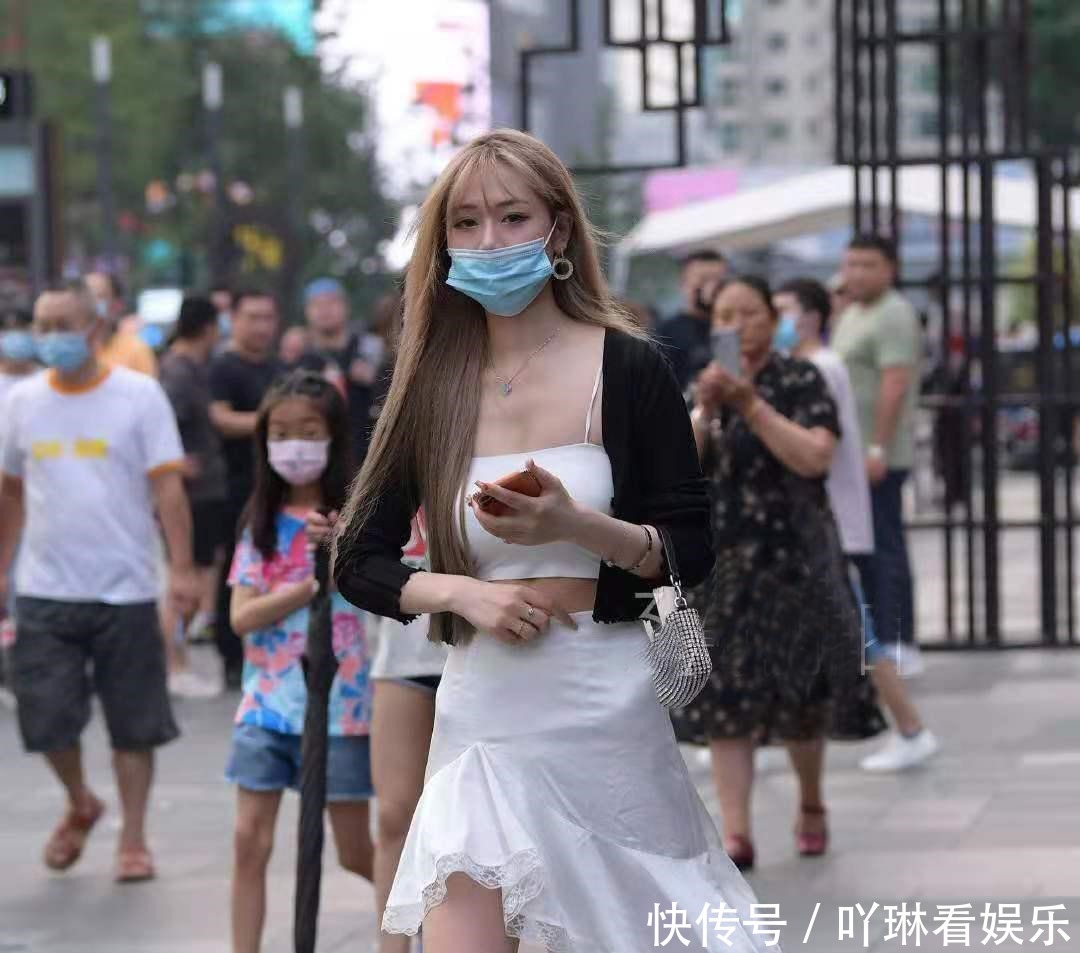 短打背心这么搭真气质!难怪很多小姐姐都在穿,轻松打造女神范儿