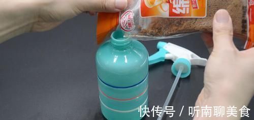 家里有养花的抓紧看看，学会这招，不烂根不生虫，花草越长越茂盛