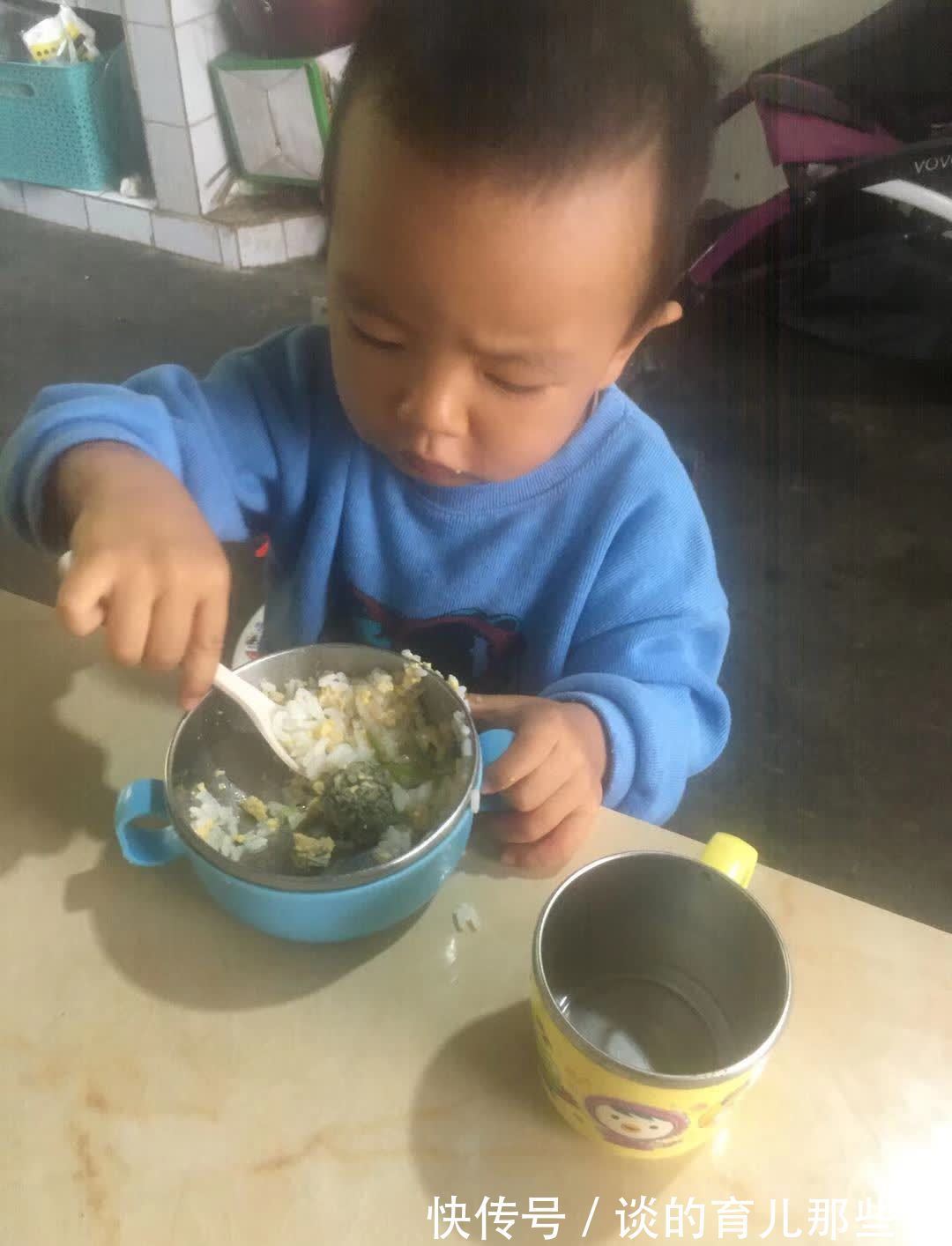 孩子|你还在喂饭？教你4招，让孩子爱上吃饭，超简单！