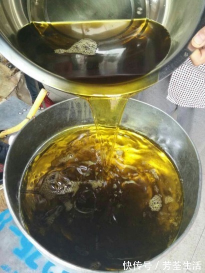 街头“现榨芝麻油”,味道香还不贵,实则机器暗藏玄机!别贪便宜