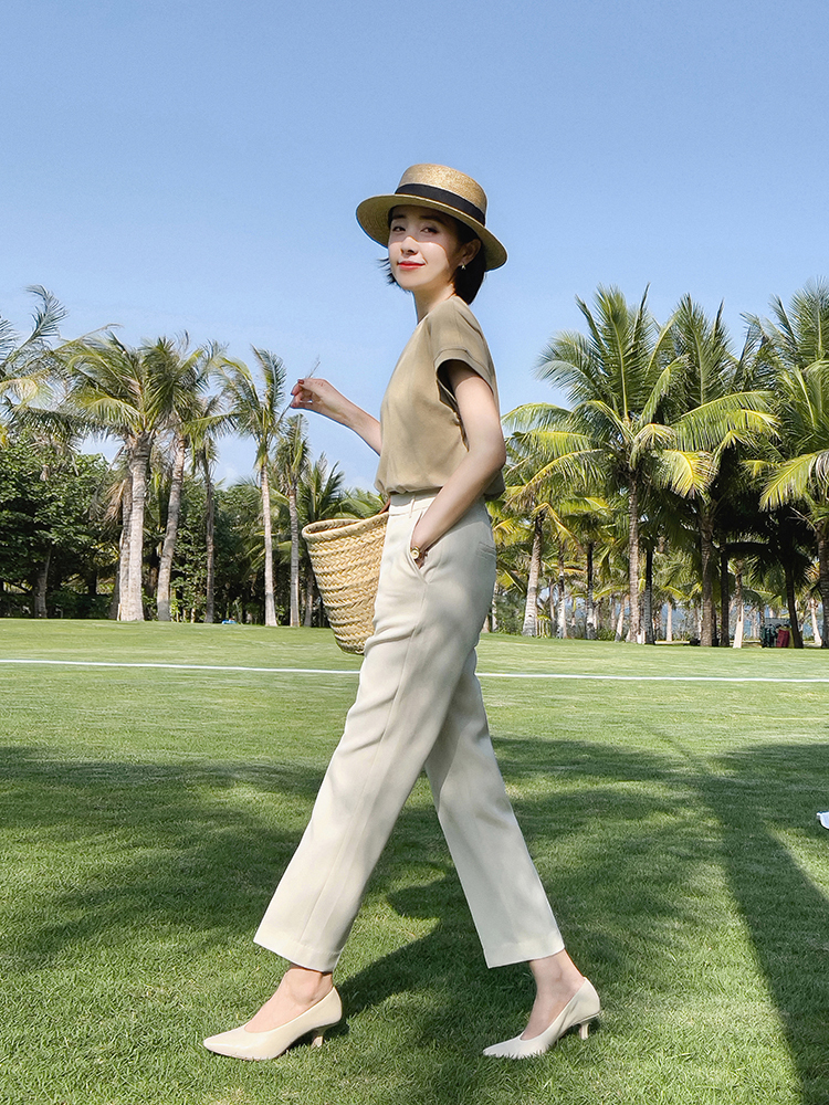 纯色|夏季这样搭,凉快的同时还更舒适又时髦,条纹衫搭五分裤,超洋气