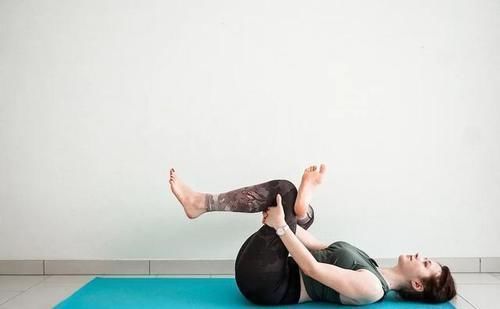 膝盖|练瑜伽，为什么建议女性多练开髋体式