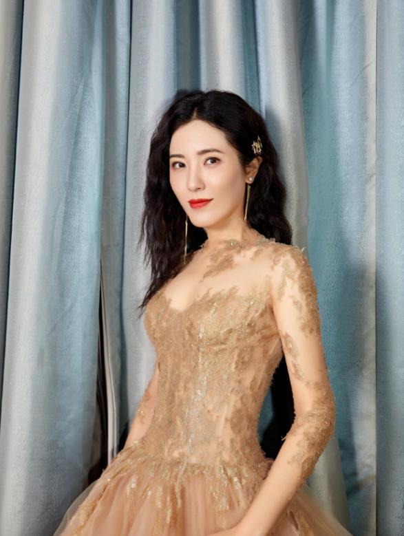 厉鬼@她被称为“最美女鬼”,三任男友都是影帝,如今自己却不温不火!