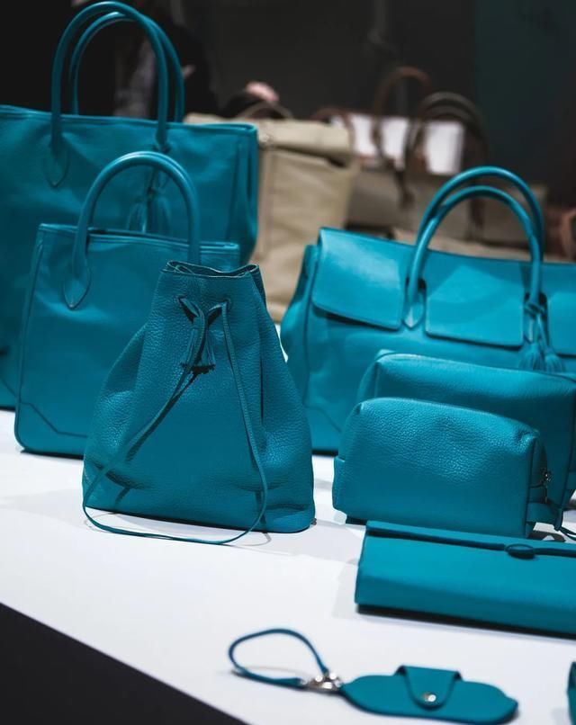 包袋品牌那么多，为什么只有它能征服所有挑剔有品绅男