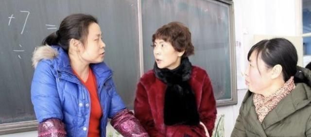 父母|4岁女儿放学回家，紧扯裤子说“不能尿尿”，脱下裤子妈妈气哭了