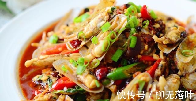 聚餐的时候吃什么下酒菜，鲜味辣炒蛏子，做法简单，香辣美味！