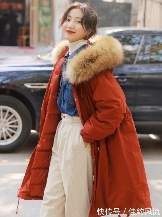 小姐姐 今年流行“羽绒服+小白裤”,保暖舒适又清爽,日常百搭不挑人