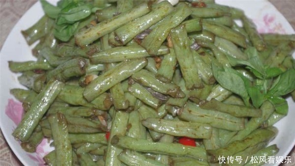 三百花300块钱请我做的生日餐,十三菜一汤,大家看看值不值