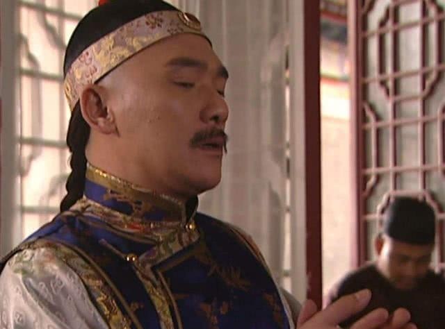 八阿哥胤禩|胤禵的寿礼被调包后,康熙为何不处置鄂伦岱?胤禩最需要的就是乱