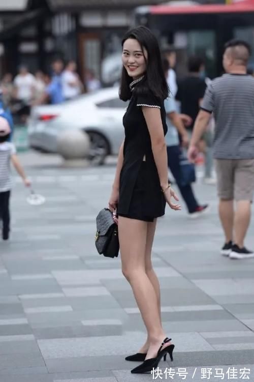 旗袍款|黑色旗袍款上衣，搭配同色短款裤装，穿出时髦少女感