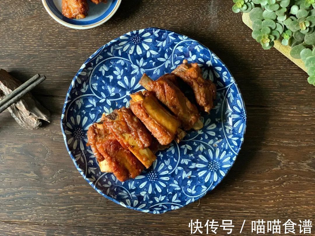 老何说菜丨家庭版红烧排骨，超简单特美味！