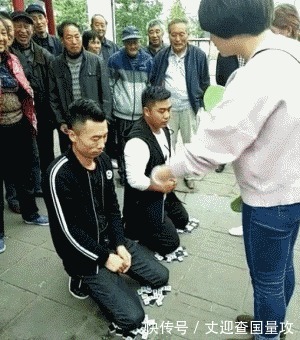 |搞笑GIF: 请原谅我不厚道的笑了 吃饭的时候最好不要看