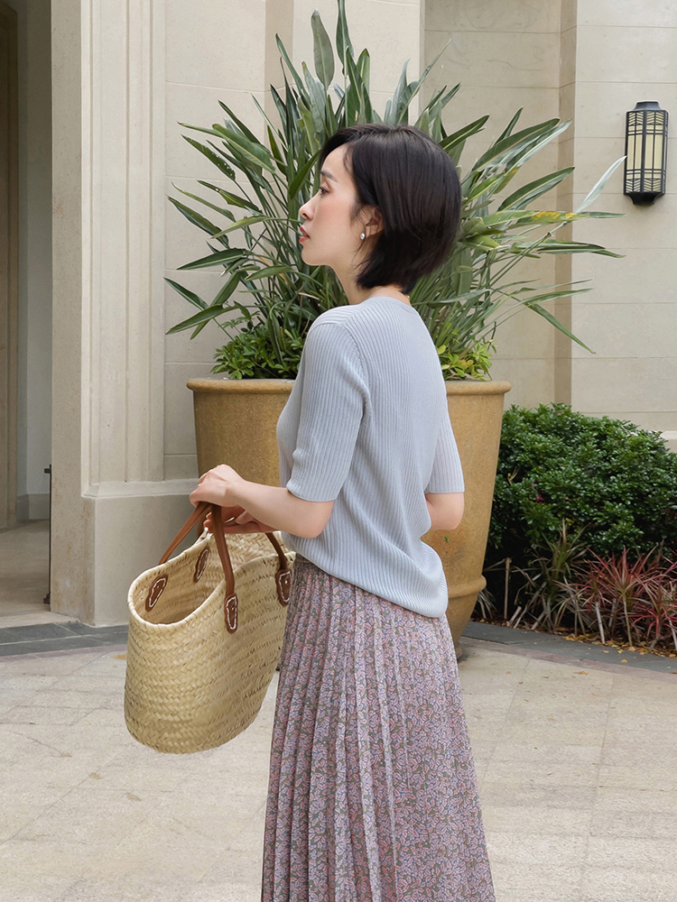 显瘦|“短袖T恤+半身裙”这也太配了吧!显白显瘦,太适30岁的女人了