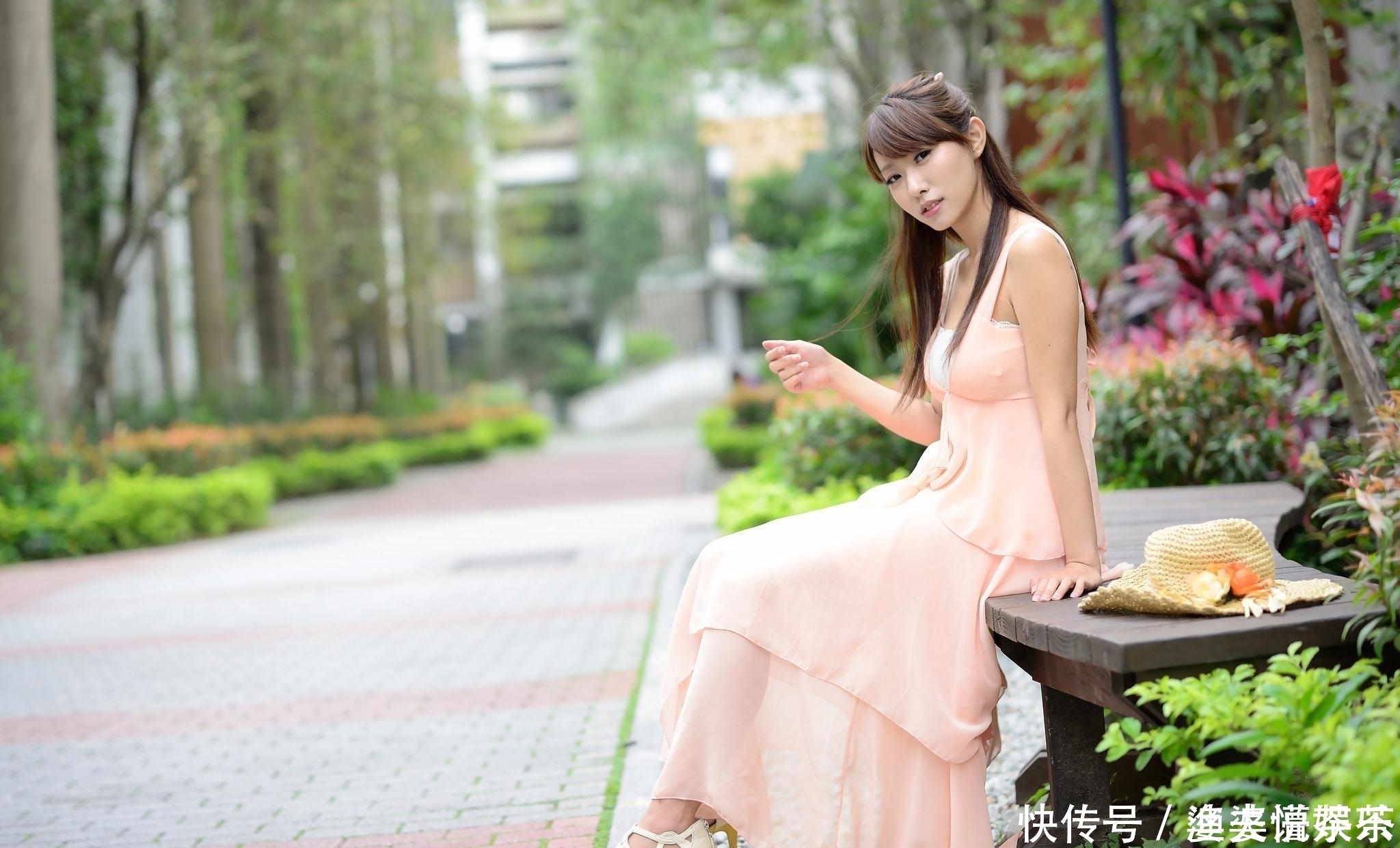 时尚穿搭推荐：时尚美女唯美写真，青春、靓丽，简直美爆了