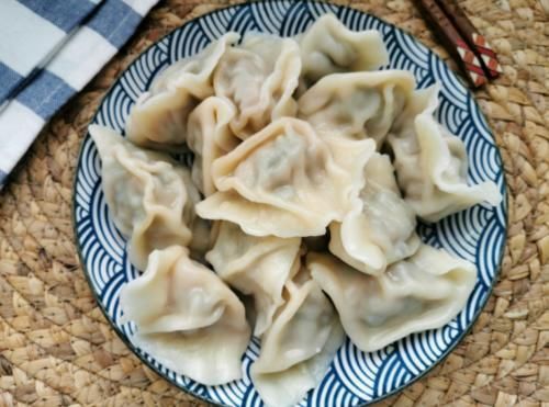 秋天包饺子,韭菜白菜靠边站,2块钱一斤,鲜香宜人,比韭菜还香