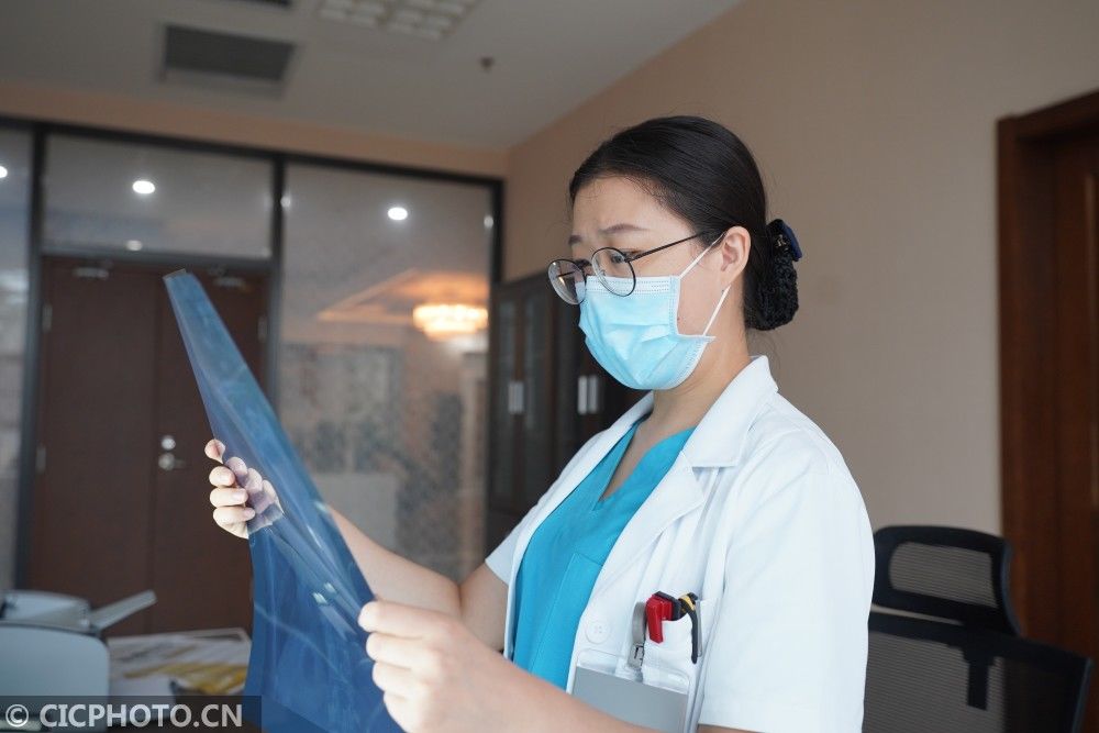 中国医师节|感谢医者担当，祝医师们节日快乐