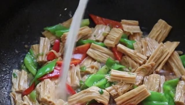 解馋|腐竹这样做才叫香,简单快速,入味下饭又解馋,不吃撑都停不下来