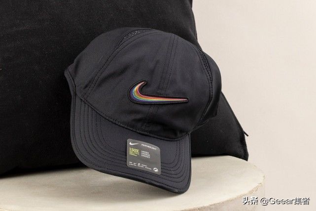 彩虹色 染上浅浅彩虹色:新上架Nike波鞋,原来藏有这个让人暖心的细节