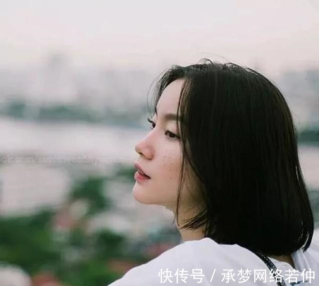 直角肩|女生如果有这3个“特征”,就剪掉你的长发吧,短发更适合你!