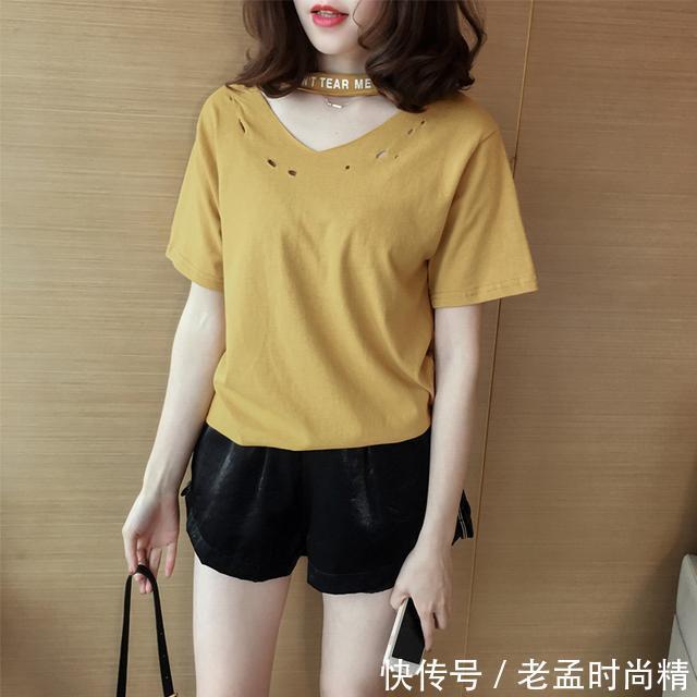 短袖 20岁左右的女生这么穿青春减龄,时尚个性