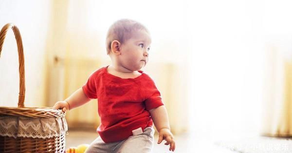 发育|下列几种不良坐姿,不光影响孩子脊柱发育,还可能让娃无缘大长腿