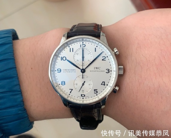 报道|职场男人应该送自己的礼物,万国葡计腕表来报道