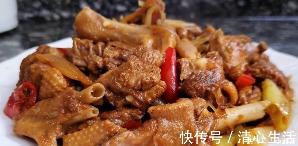 天冷，吃牛羊肉不如多吃这肉，10多块钱1斤，温和滋补，味道香