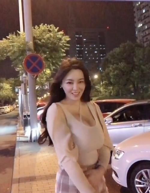 优雅 时尚美女穿搭,包臀裙的打扮,展现优雅气质!