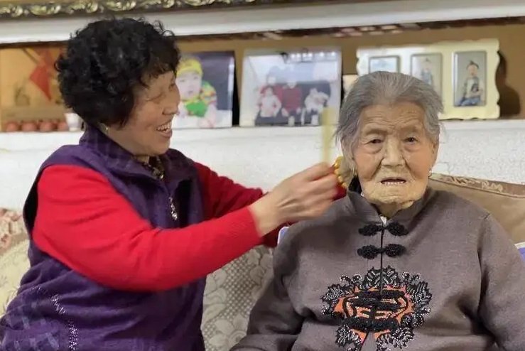 城阳街道|全省道德模范徐秀玉：把婆婆当妈妈，46年亲情守护百岁老人