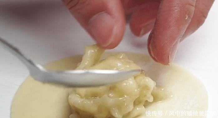 香甜|在家教你做好吃的饺子皮香蕉派,外脆里嫩,香甜营养,孩子特喜欢