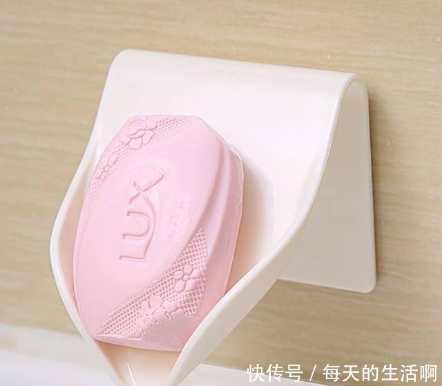 置物架|工资再低也要给卫生间装上这神器,高级又实用,老婆用了直呼过瘾!