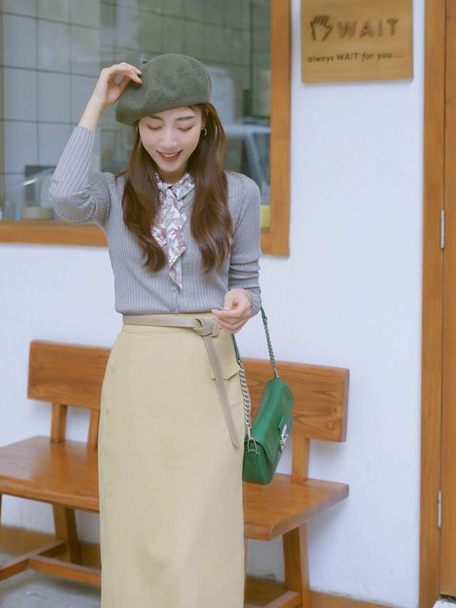 半身裙|女生博主秋冬穿搭指南,针织开衫搭配百褶半身裙,高贵优雅又温柔