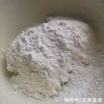 麻辣条|这道自制麻辣条美味下饭，连着吃都不腻