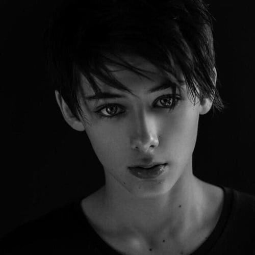 小帅|“世界最帅”的男孩长大了，并非浪得虚名，跟丁真意外撞脸