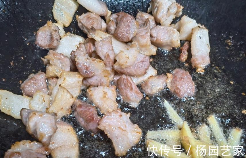 寒露后，这碱性菜吃它正当季，和猪肉是一对，简单一炒营养美味