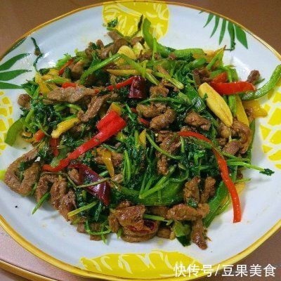 这道牛肉炒香菜做起来容易，吃起来上瘾