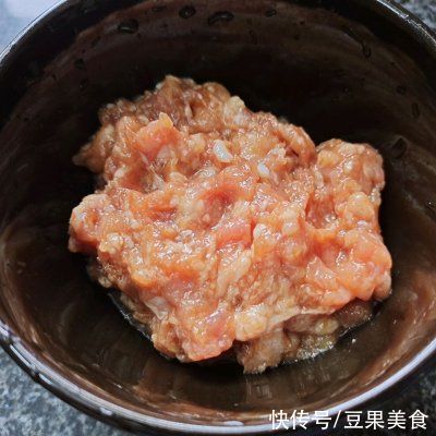 小孩|大人小孩都爱吃的儿童版「紫糯肉丸子」，学起来
