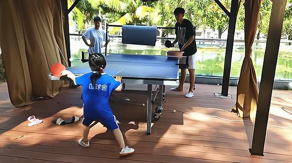 乒乓球|大佬！44岁王楠移居海南过年，丈夫烟不离手，为女儿配备两名陪练