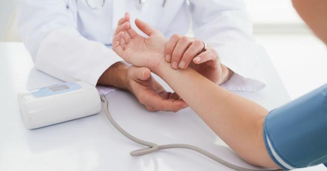 高血压|中老年人高血压应该注意什么?哪些东西对于心脏大有帮助