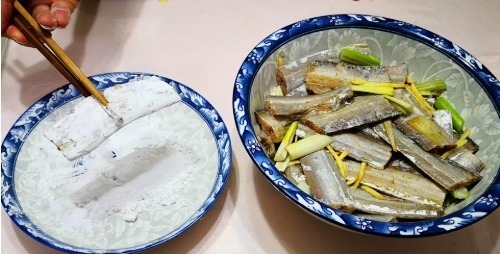 炸带鱼时,万万不可直接下锅炸,多加1步,带鱼不腥不腻又酥脆