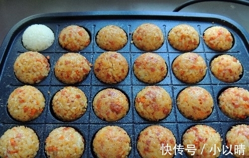 丸子|剩米饭新做法,既是早餐,也是零食,上桌就被抢光,比蛋炒饭好吃