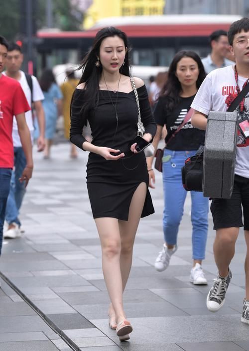 女生|穿搭追求简约精致,气质女生的短裙装值得借鉴