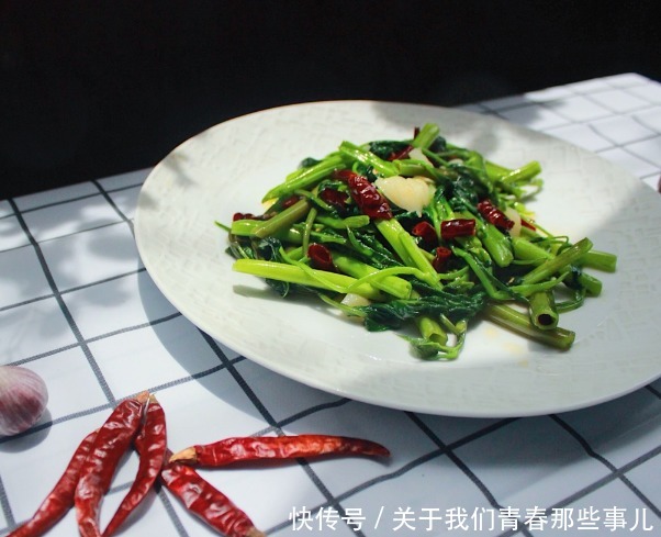 干辣椒|炒空心菜时总发黑,还出水?学会大厨这招,出锅又绿又嫩,很脆爽