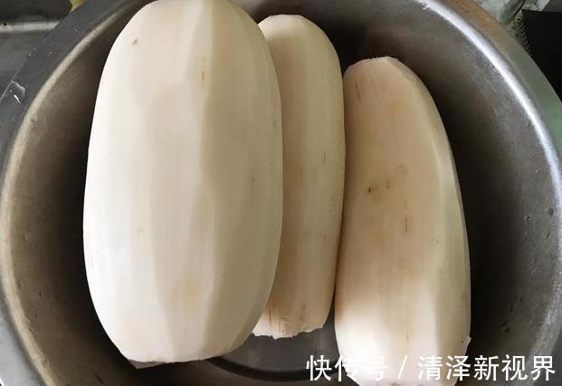 不用面粉的炸丸子，莲藕鸡蛋加点肉，香酥不油腻