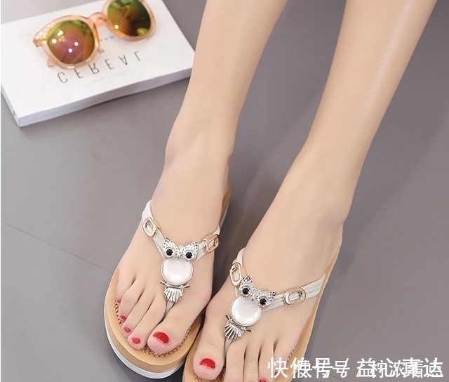 凉鞋 会打扮的女人真厉害,只是换了一双凉鞋,别人都夸这么美
