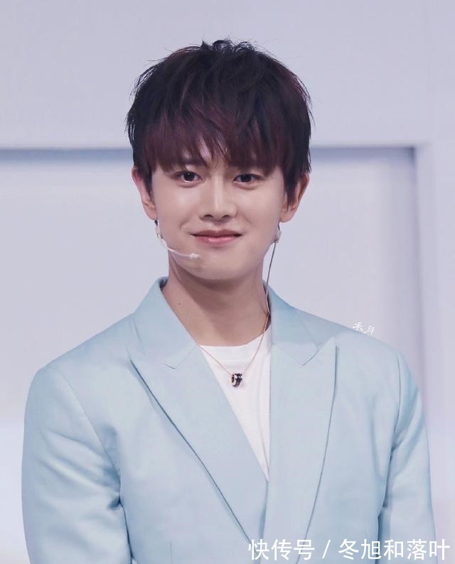 節(jié)目|任嘉倫穿藍(lán)衣錄制節(jié)目,一路奔跑很開心,像極了校園的學(xué)長